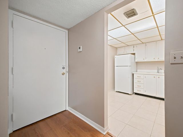 500 Executive Center Drive 2m, West Palm Beach, FL 33401