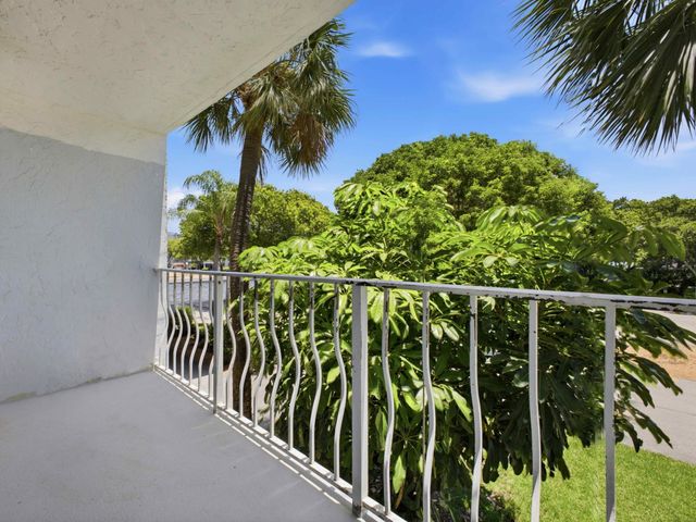 500 Executive Center Drive 2m, West Palm Beach, FL 33401