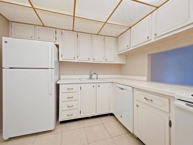 500 Executive Center Drive 2m, West Palm Beach, FL 33401
