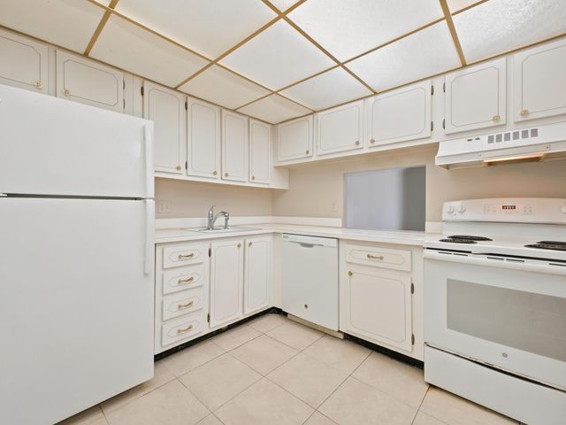 500 Executive Center Drive 2m, West Palm Beach, FL 33401