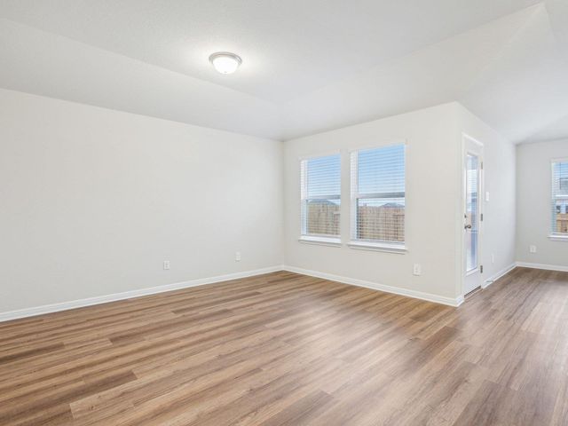 104 Honey Bee RD, Jarrell, TX 76537