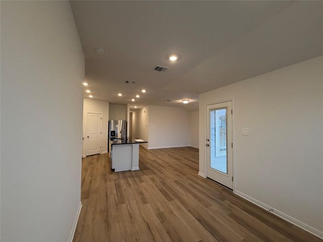 104 Honey Bee RD, Jarrell, TX 76537