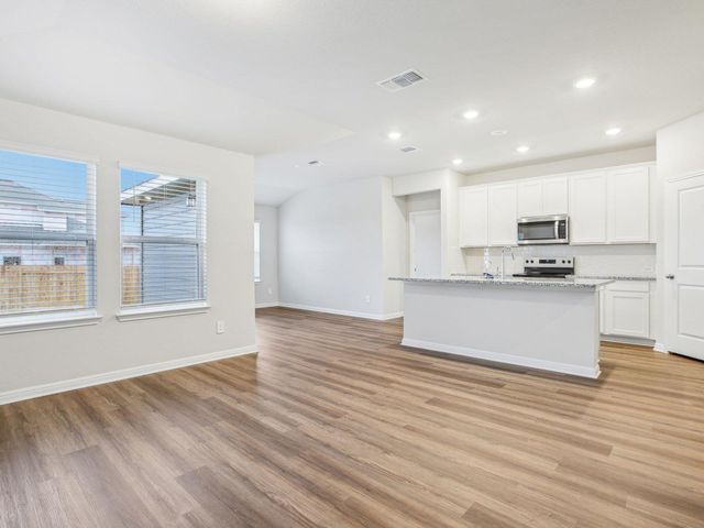 104 Honey Bee RD, Jarrell, TX 76537