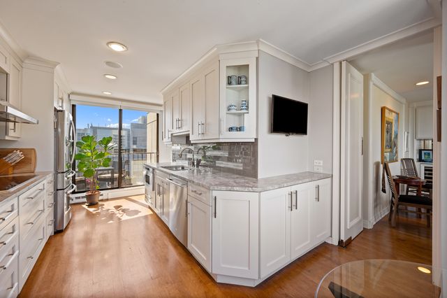 1410 N State Parkway 27B, Chicago, IL 60610