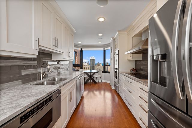 1410 N State Parkway 27B, Chicago, IL 60610