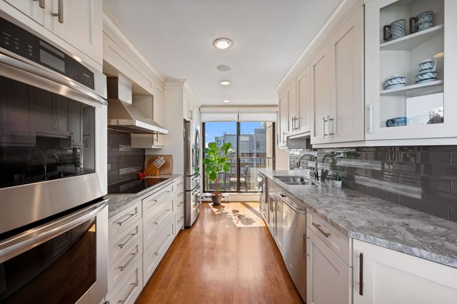 1410 N State Parkway 27B, Chicago, IL 60610