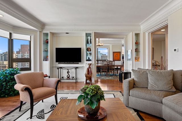 1410 N State Parkway 27B, Chicago, IL 60610