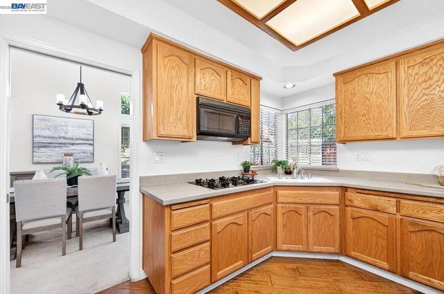 579 Amberwood Way, Livermore, CA 94551