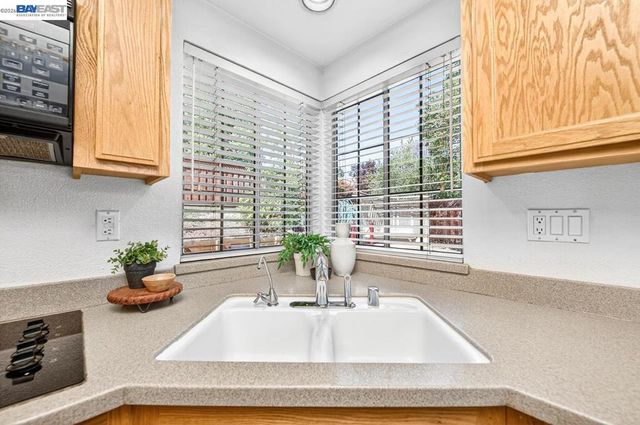 579 Amberwood Way, Livermore, CA 94551