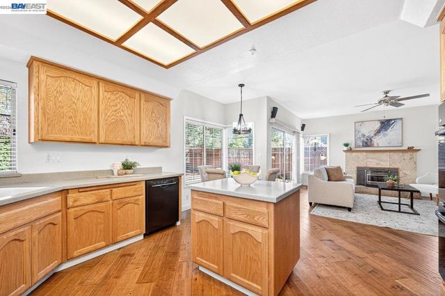 579 Amberwood Way, Livermore, CA 94551