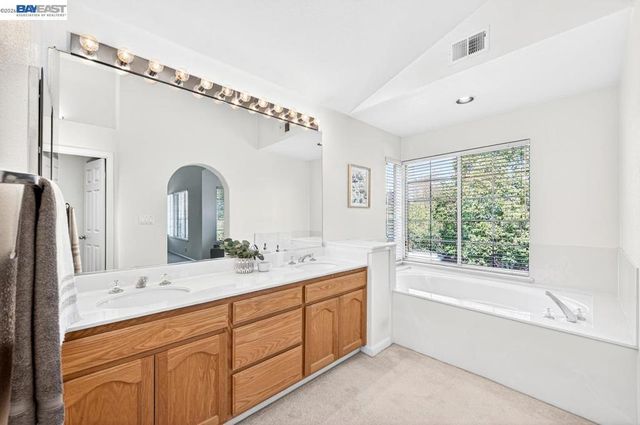 579 Amberwood Way, Livermore, CA 94551