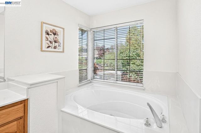 579 Amberwood Way, Livermore, CA 94551