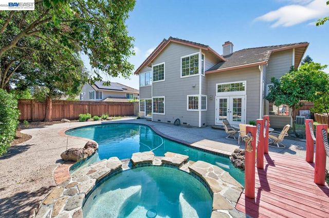579 Amberwood Way, Livermore, CA 94551