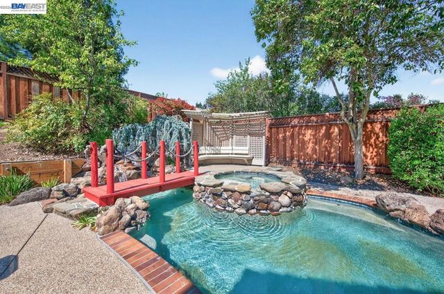 579 Amberwood Way, Livermore, CA 94551