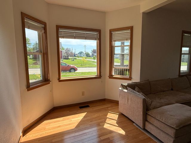 1402 4th Avenue, Belle Plaine, IA 50208