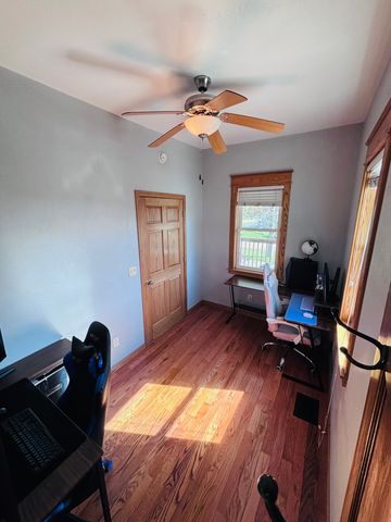 1402 4th Avenue, Belle Plaine, IA 50208