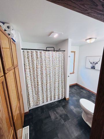 1402 4th Avenue, Belle Plaine, IA 50208