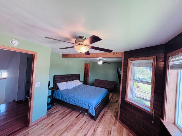 1402 4th Avenue, Belle Plaine, IA 50208