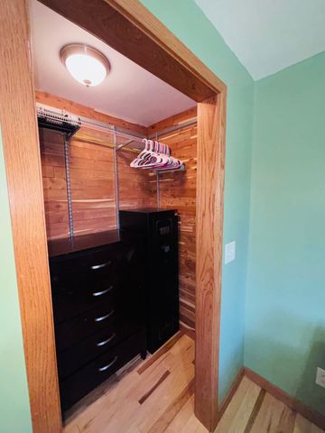 1402 4th Avenue, Belle Plaine, IA 50208