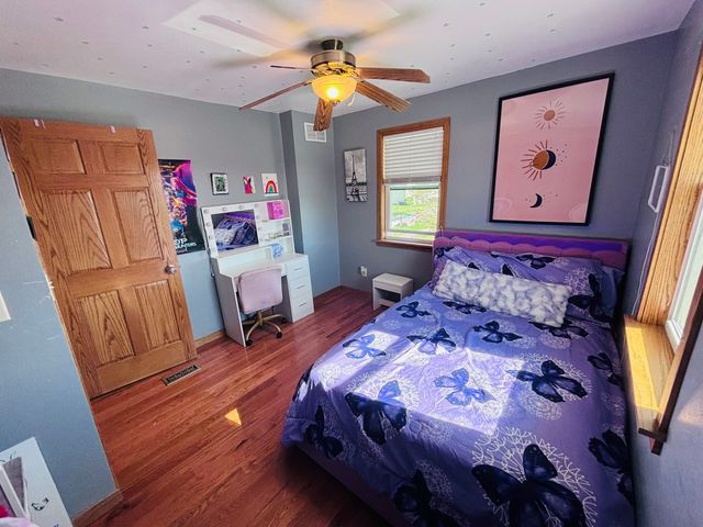 1402 4th Avenue, Belle Plaine, IA 50208