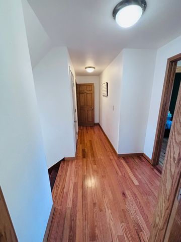 1402 4th Avenue, Belle Plaine, IA 50208