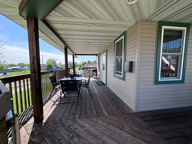 1402 4th Avenue, Belle Plaine, IA 50208