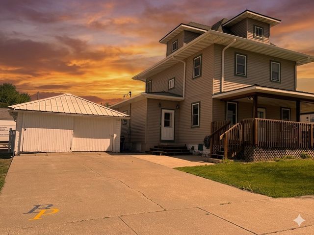 1402 4th Avenue, Belle Plaine, IA 50208