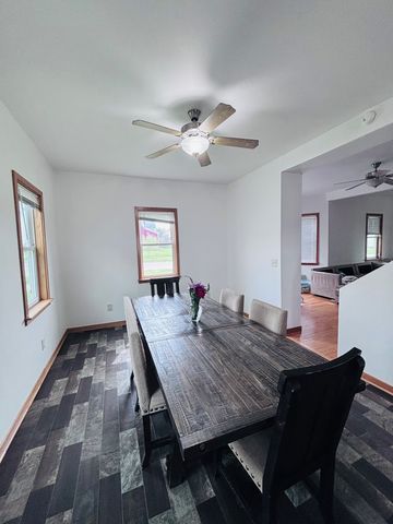 1402 4th Avenue, Belle Plaine, IA 50208