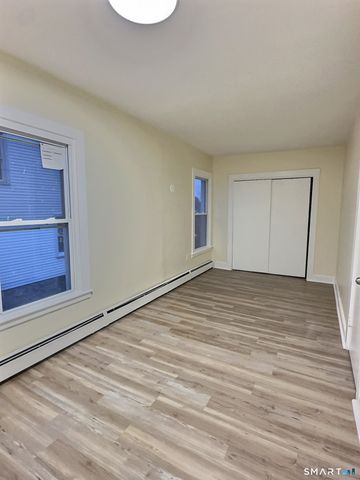 42 Spring Street, New London, CT 06320