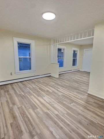 42 Spring Street, New London, CT 06320