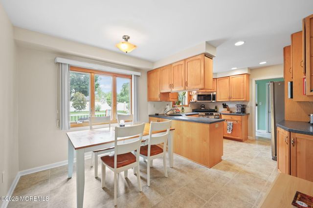 26 Krebs Road, Plainsboro, NJ 08536