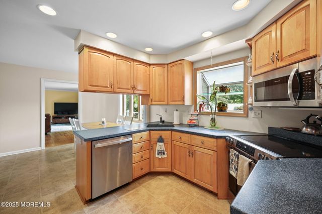 26 Krebs Road, Plainsboro, NJ 08536