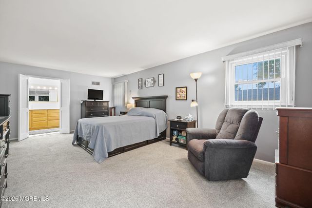 26 Krebs Road, Plainsboro, NJ 08536