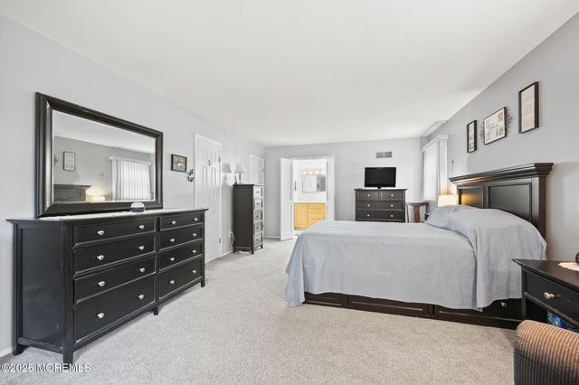 26 Krebs Road, Plainsboro, NJ 08536