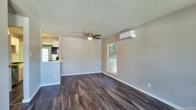 527 VALLEY PARK DR, San Antonio, TX 78227