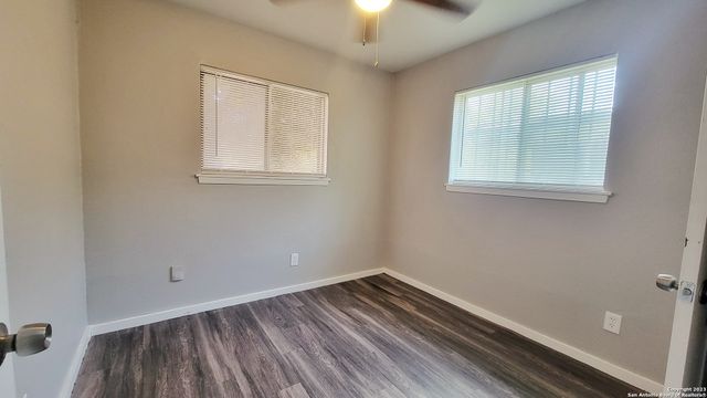 527 VALLEY PARK DR, San Antonio, TX 78227