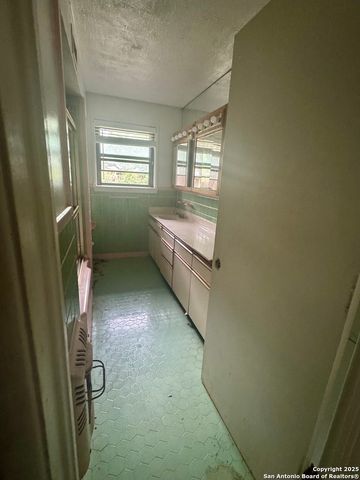 2519 W Kings Hwy, San Antonio, TX 78228
