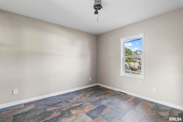 1129 N DANIEL Avenue, Springfield, IL 62702