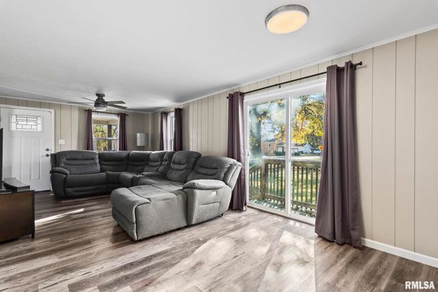 1129 N DANIEL Avenue, Springfield, IL 62702