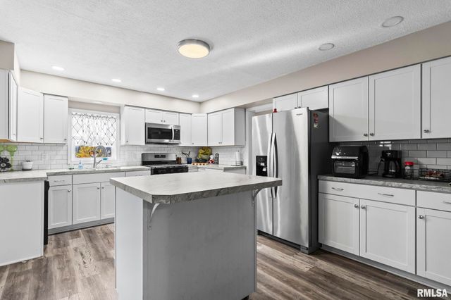 1129 N DANIEL Avenue, Springfield, IL 62702