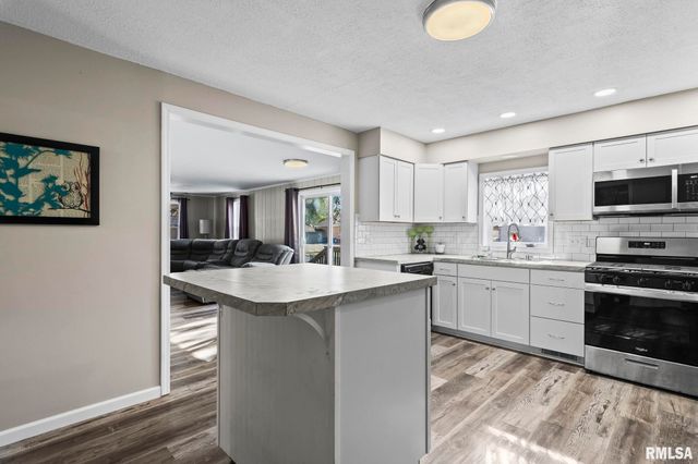 1129 N DANIEL Avenue, Springfield, IL 62702