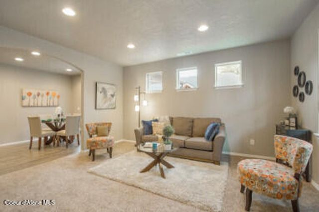 307 E GROSBEAK AVE, Hayden, ID 83835