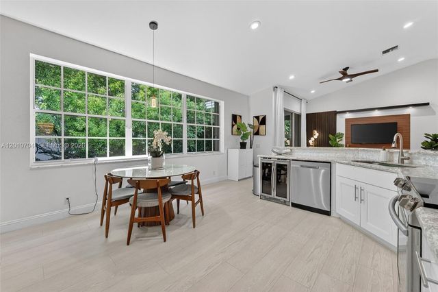 12323 NW 10th Drive C6, Coral Springs, FL 33071