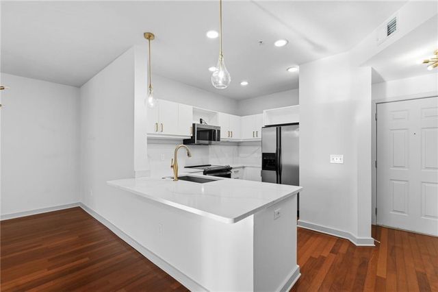 390 17th Street NW 4052, Atlanta, GA 30363