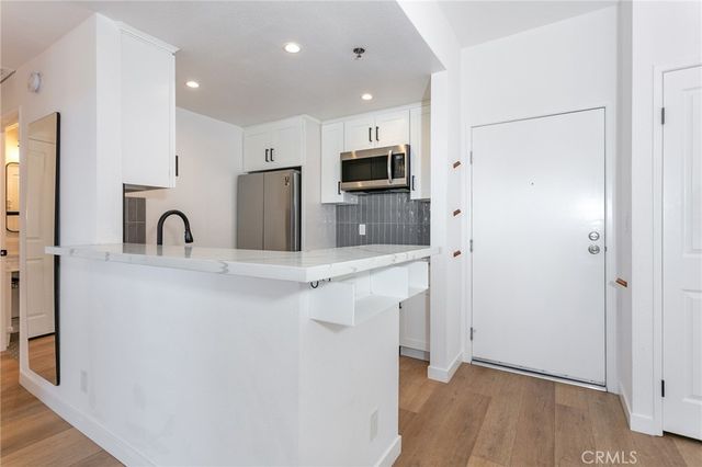 19350 Sherman Way 212, Reseda, CA 91335