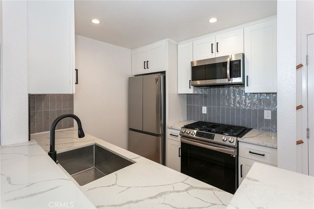 19350 Sherman Way 212, Reseda, CA 91335