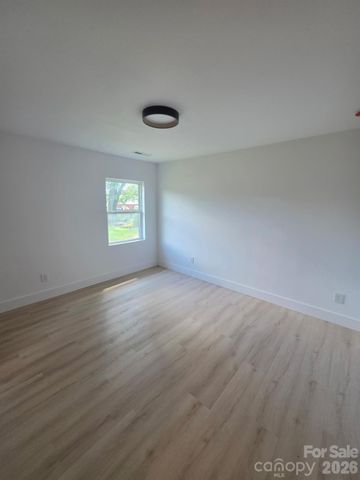 108 Maplewood Knoll Drive 14, East Flat Rock, NC 28726