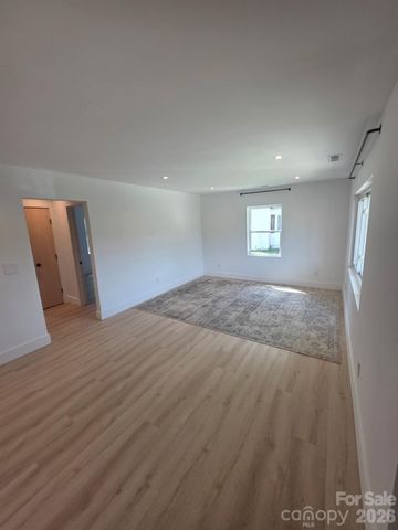 108 Maplewood Knoll Drive 14, East Flat Rock, NC 28726