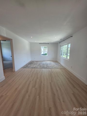 108 Maplewood Knoll Drive 14, East Flat Rock, NC 28726