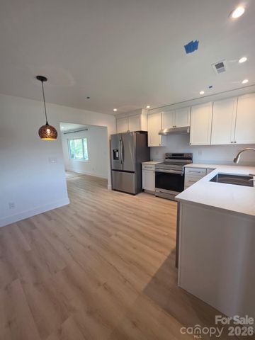 108 Maplewood Knoll Drive 14, East Flat Rock, NC 28726